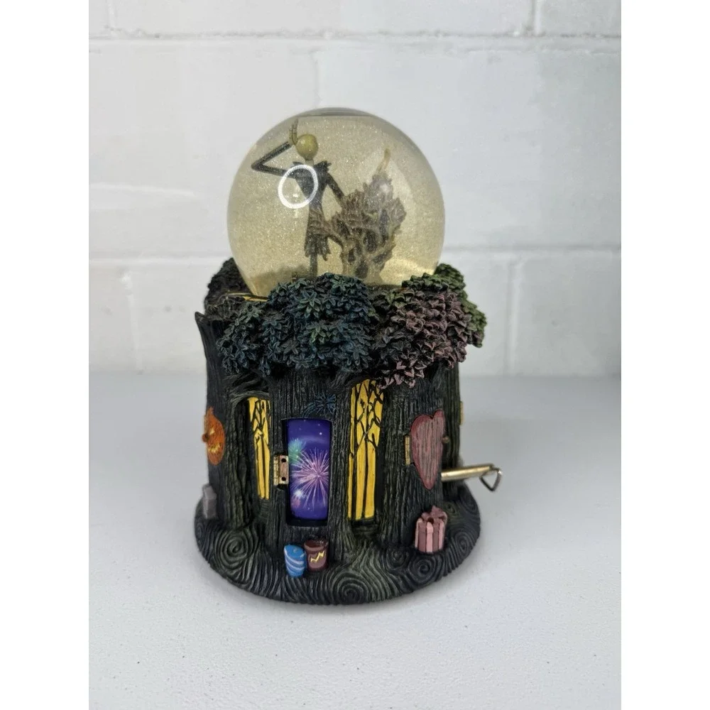 NIGHTMARE BEFORE CHRISTMAS HOLIDAY TREE DOOR SNOWGLOBE